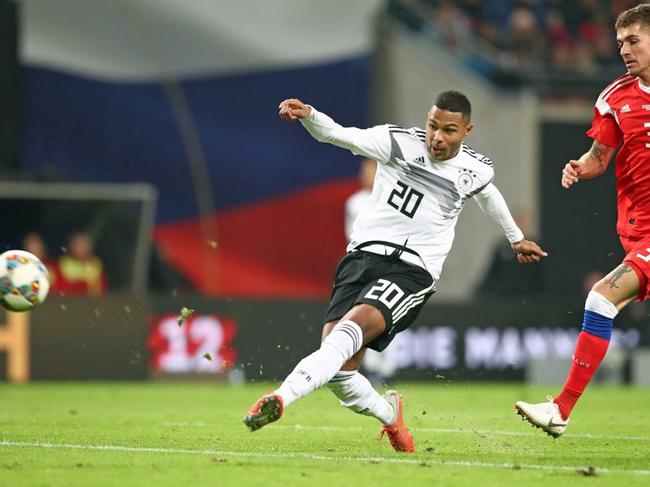 曼城碾压巴西,格纳布里高光表现 曼城碾压巴西,格纳布里高光表现