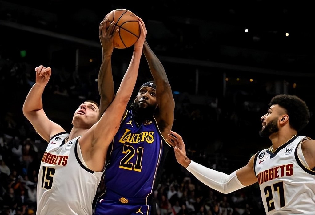 希腊男篮险胜公牛，贝弗利三分雨点燃全场