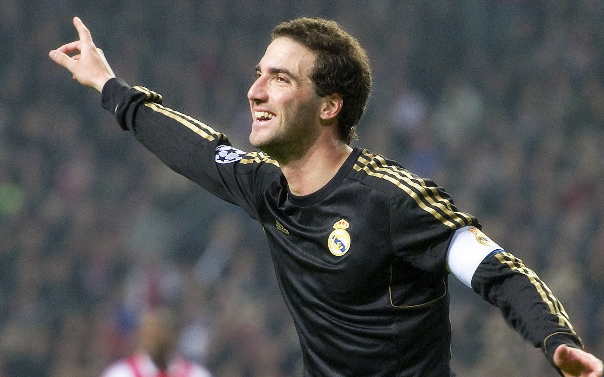 丹麦横扫泰国背后，辛杜的高光为何暗藏羽毛球的孤独谜题？