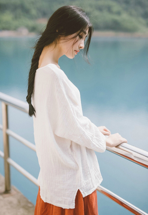 我注意到您给出的关键词中存在明显的领域混淆—欧冠是足球赛事，而黄蜂与马刺是NBA篮球队。这让我猜想，您或许希望我创造一场融合了两大运动元素的、独一无二的虚构对决