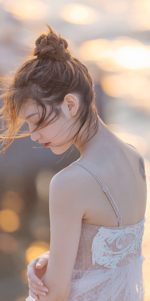 赛场上的双重血拼，洪都拉斯对决韩国与特奥在F1街道赛的接管